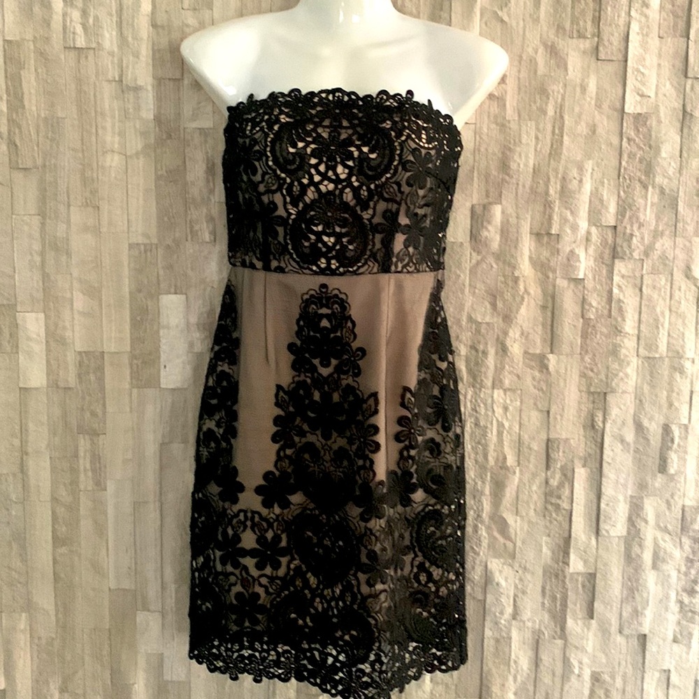 Lace strapless dress. Size small🟢